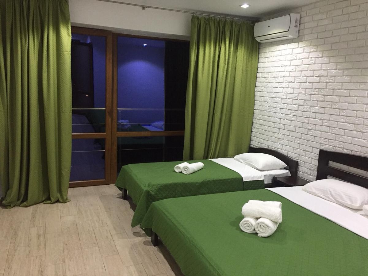 золотий лев Hotel *